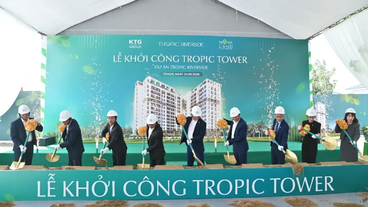Các đại biểu thực hiện nghi thức khởi công dự án Tropic Tower thuộc khu đô thị Tropic Riverside
